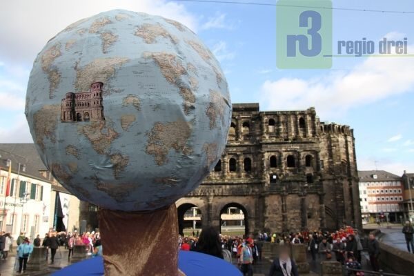 Straßenkarneval in Trier - Session 2018/19. "Der Globus eiert, Trier feiert".