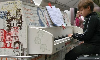 An verschiedenen Standorten gibt es wieder bunt gestaltete Klaviere im Trierer Stadtgebiet. Archivfoto/regiodrei