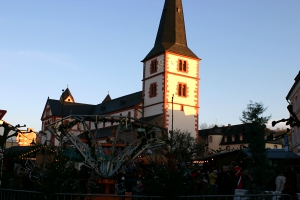 Der traditionelle „Merziger Nikolausmarkt“ findet am 1. Adventwochenende, Samstag/Sonntag, 26./27. November 2022, rund um die Pfarrkirche St. Peter statt. Foto/Archiv: r3/hb 