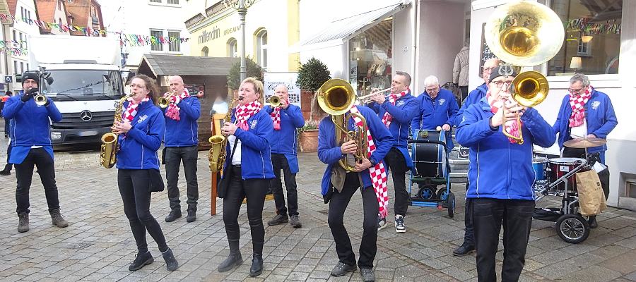 Das Mop-Orchestra de Joekels aus dem niederländischen Boxmeer sorgte für närrisch musikalische Stimmung in Sigmaringen. Foto: hb/regiodrei 