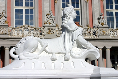 Barocke Figur im Trierer Palastgarten. Foto: hb/r3/Archiv