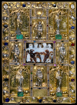 Der Deckel des Ada-Evangeliars ist vergoldet und mit kostbaren Steinen besetzt. Inhaltlich enthalten die Handschriften den lateinischen Text der vier Evangelien. Foto: Wissenschaftliche Bibliothek der Stadt Trier