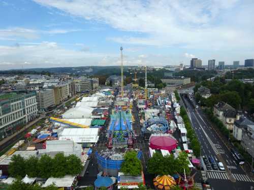 Die Schueberfouer 2025 in der Stadt Luxemburg zieht noch bis zum 10. September die Besucher und Besucherinnen in ihren Bann. Archivfoto: r3/hb