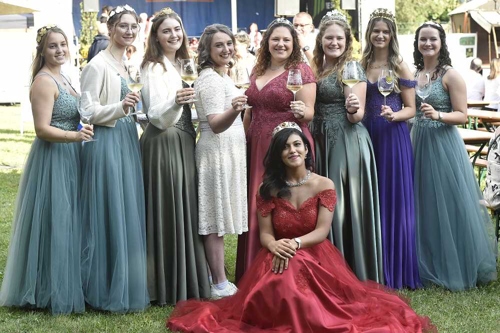 Weinfest Trier-Olewig 2025 - Krönung der Weinkönigin - Foto: Werner Neujoks