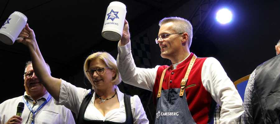 Merziger Oktoberfest 2024: Ministerpräsidentin Anke Rehlinger und Oberbürgermeister Marcus Hoffeld. (v.l.n.r.). Foto: Regio Drei/HB