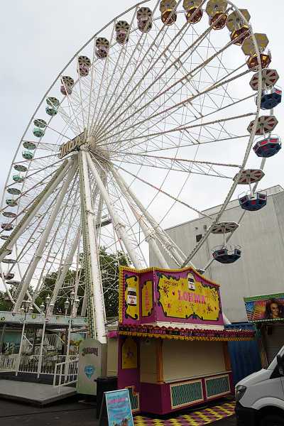 Fahrspaß auf dem Merziger Oktoberfest 2025: vom Dauerbrenner Autoscooter über die familienfreundliche Achterbahn Kuhnos Farm bis zum Klassiker, dem Riesenrad. Hier ein Überblick über einige der beliebten Fahrgeschäfte: 