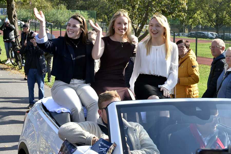 Empfang Deutsche Weinkönigin in Ediger-Eller – Foto: Werner Neujoks