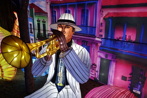 Auf einem 1,5 km langen Rundweg tauchen die Besucherinnen und Besucher in sechs verschiedene Themenwelten ein, die sie durch Mexiko, den Dschungel Lateinamerikas, alte präkolumbianische Kulturen, das Andengebirge, die Meere Südamerikas sowie Brasilien führen. Foto: r3/hb