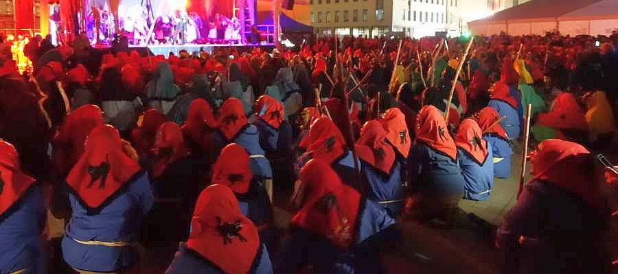 Auf dem Münsterplatz startete das Ringtreffen 2025 in Ulm mit der Hexenraunacht. Foto: r3/hb
