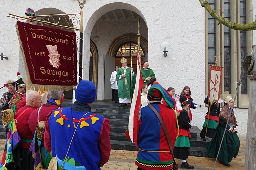 Gestartet wurde der Festtag am Sonntagmorgen mit einer Narrenmesse in der St. Oswald-Kirche, zelebriert von Freiburger Erzbischof Stephan Burger. Foto: r3/hb