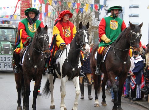 Ein großer Festumzug am Sonntagnachmittag war der Höhepunkt zum Abschluss der Narrentage 2026 in Stockach. Foto: r3/hb