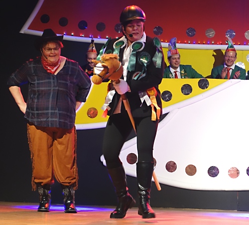 Lustige Sketche waren auch dieses Jahr wieder fester Bestandteil der Kappensitzung der Serriger Karnevalsgesellschaft (SKG). Foto: r3/hb