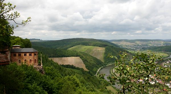 Klause bei Kastel-Staadt. Blick in das Saartal.
