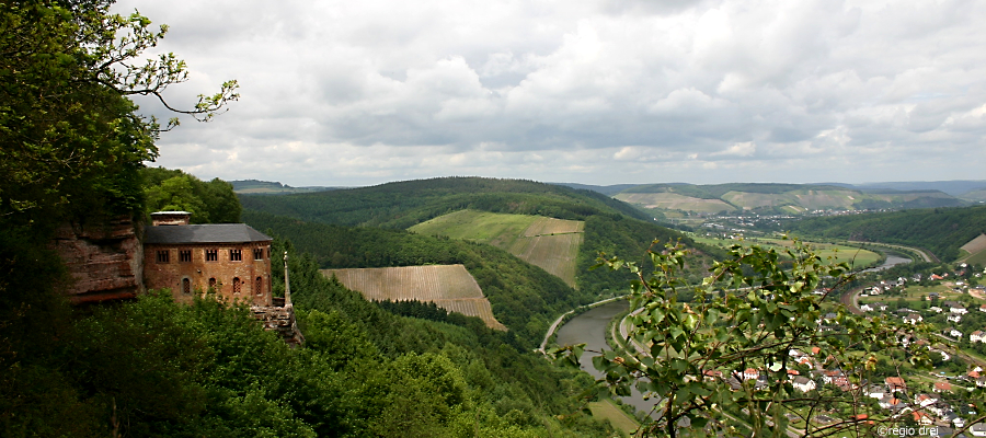 Klause bei Kastel-Staadt. Blick in das Saartal.