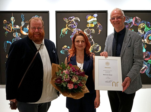 Marie-Luise Meister hat den Trierer Ramboux Kunstpreis erhalten.
Die Preisträgerin mit Kulturdezernent Markus Nöhl (links) und Oberbürgermeister Wolfram Leibe. Foto: © Stadtmuseum Simeonstift