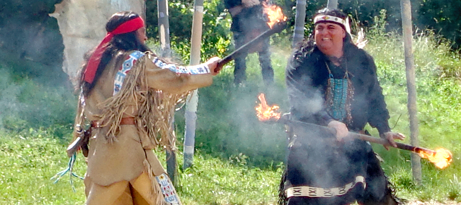 In der Inszenierung des Abenteuers „Winnetou II – Das Geheimnis des Scouts“ sorgen Darsteller wie Eric Nisius als Winnetou und Alexander Klein als Weißer Biber für packende Action. Foto: regiodrei/hb