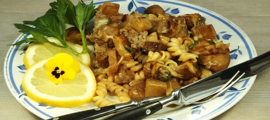 Kochen mit Lotte und Heinz Günter. Frikadellenauflauf