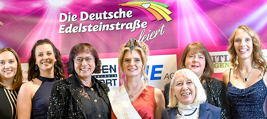 Zur 25. Deutschen Edelsteinmajestät wurde Aline Stanek in Idar-Oberstein gekrönt